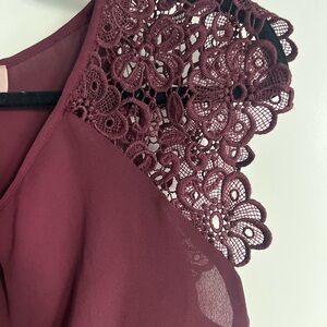 Philosophy Lace Sleeve Top, burugundy, size Large